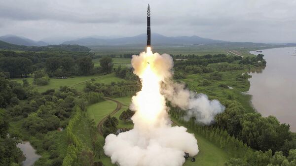 Севернокорејска интерконтинентална балистичка ракета Хвасонг-18 - Sputnik Србија