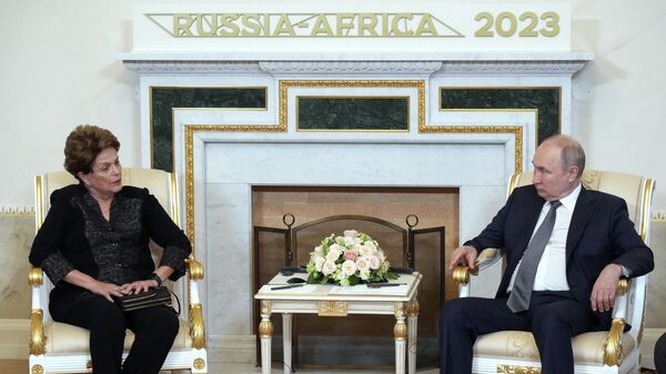 Predsednica Nove razvojne banke BRIKS-a Dilma Rusef i predsednik Rusije Vladimir Putin  - Sputnik Srbija