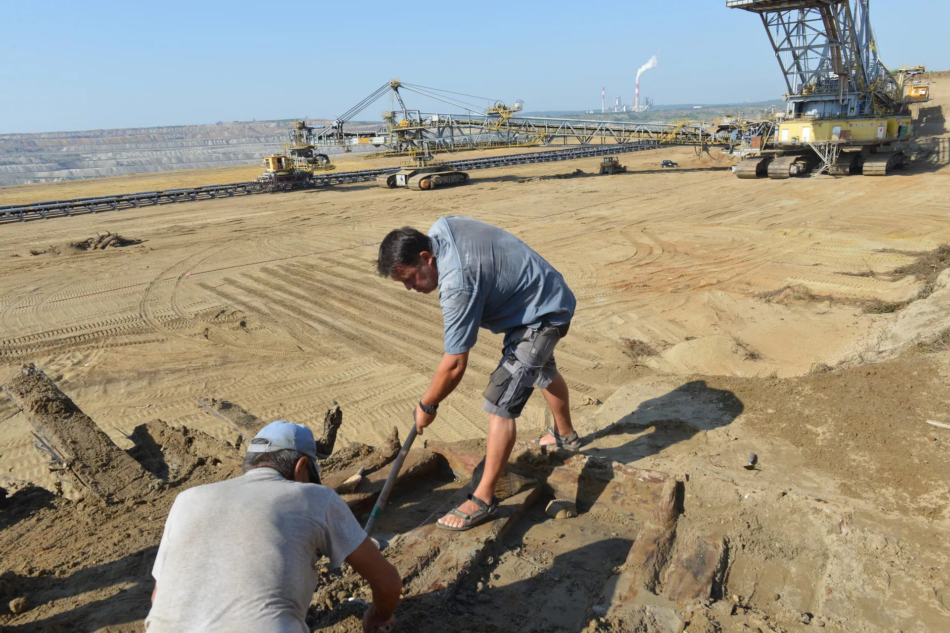 Радило се интензивно, пошто се локација налази на правцу рада великих машина, а да се не угрози функционисање система копа - Sputnik Србија, 1920, 27.07.2023