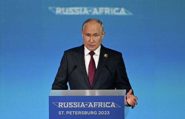 Председник Владимир Путин је подсетио да у Русији студира 35.000 студената из Африке. Према његовим речима, Русија планира да отвори у Африци истурена одељења водећих руских универзитета ради проширења сарадње. Председник је најавио и планове за отварање школа за учење руског језика. - Sputnik Србија