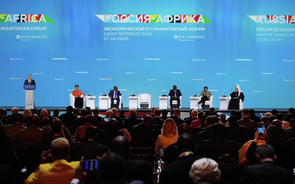 Русија може да замени украјинско жито и да га испоручује најсиромашнијим афричким земљама на комерцијалној и бесплатној основи, саопштио је председник Русије Владимир Путин на пленарној седници форума „Русија Африка“. - Sputnik Србија