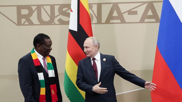 Predsednici Zimbabvea i Rusije, Emerson Mnangagva i Vladimir Putin - Sputnik Srbija