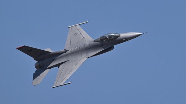 Američki vojni avion, lovac F-16 - Sputnik Srbija
