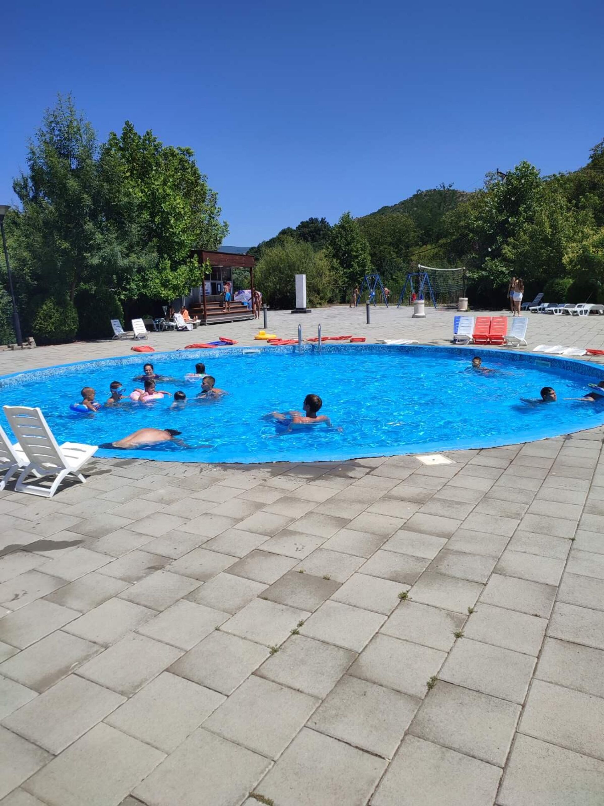 Bazeni u „Rajskoj banji“ u Banjskoj Bazeni u „Rajskoj banji“ u Banjskoj - Sputnik Srbija, 1920, 28.07.2023