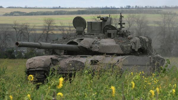 Tenk T-90M proriv u zoni specijalne vojne operacije - Sputnik Srbija