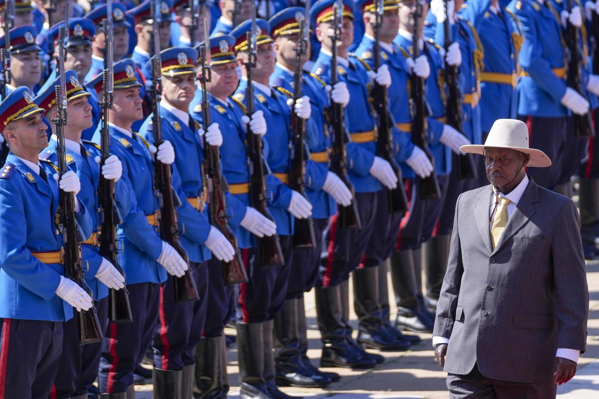 Председник Србије Александар Вучић данас је испред Палате Србија дочекао председника Републике Уганде Јовери Кагуту Мусевенија - Sputnik Србија, 1920, 30.07.2023