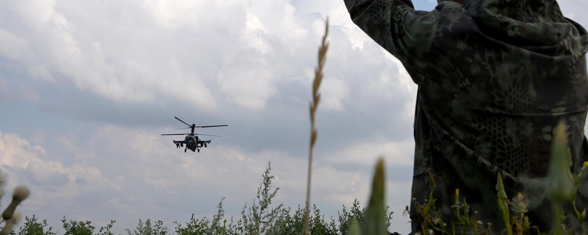 Udarni helikopter Ka-52 u zoni specijalne vojne operacije - Sputnik Srbija, 1920, 01.08.2023