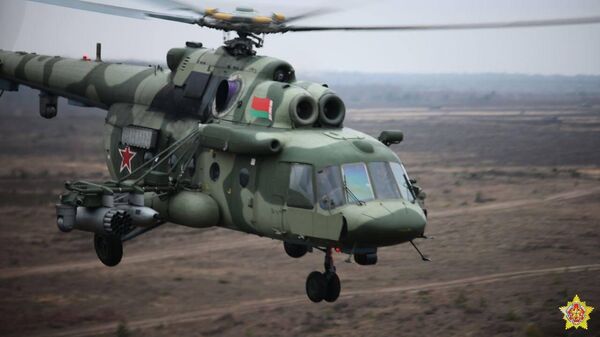 Vertolet Mi-8 na učeniяh v Belarusi - Sputnik Srbija