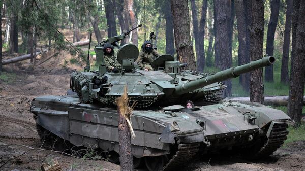 Tenk T-90M proriv grupa snaga Centar u zoni specijalne vojne operacije - Sputnik Srbija