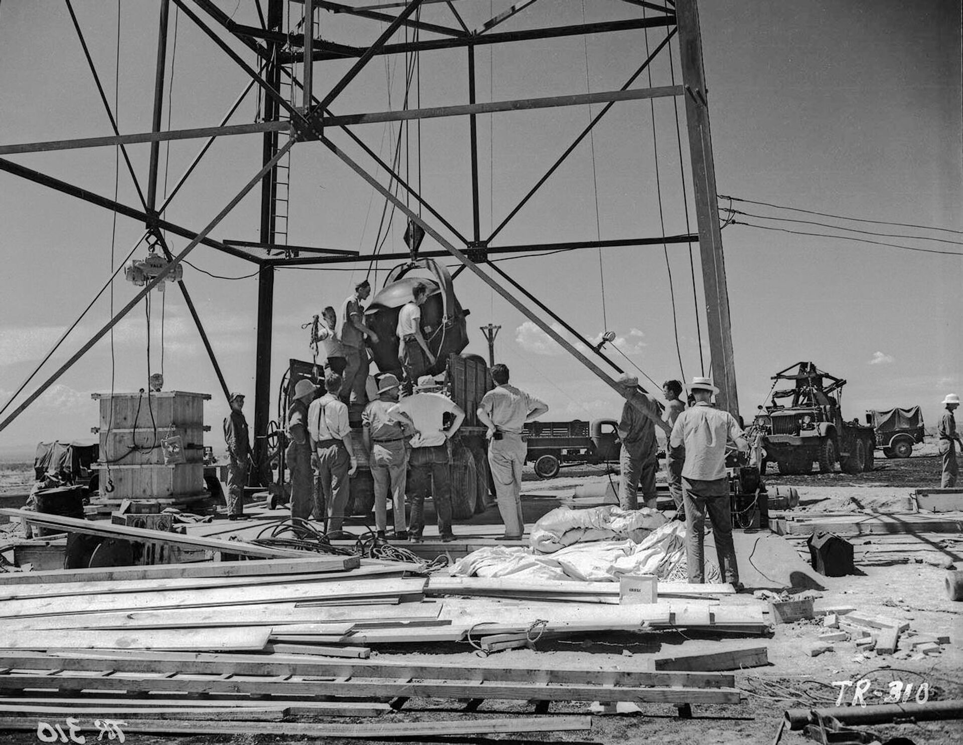 Пројекат Менхетн - Бомба Геџет и почетак петодневне изградње куле за детонацију, 11. јул 1945. - Sputnik Србија, 1920, 03.08.2023