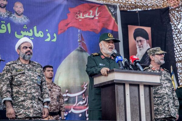 Внезапные военные учения Ирана в Персидский залив /фото /