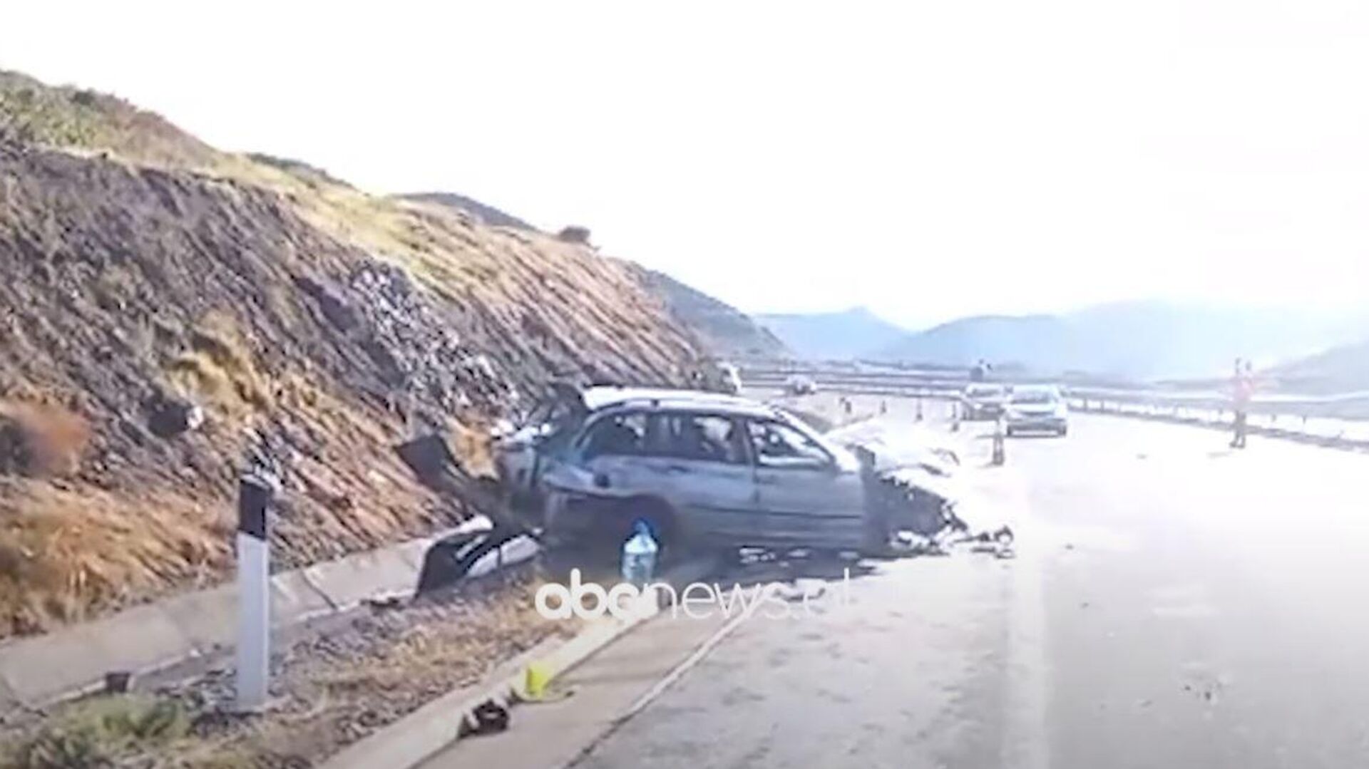 Heavy трафик в Албании : Автомобиль с сербскими номерами разбит, пассажиры ранены, в том числе дети