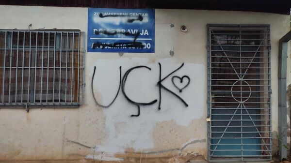 Grafit UČK na ambulanti u selu nadomak Kosovske Mitrovice - Sputnik Srbija