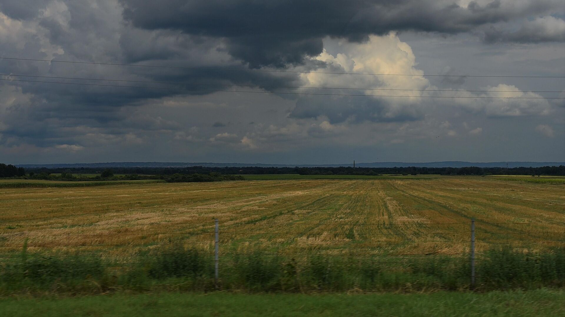 Кишни облаци - Sputnik Србија, 1920, 09.12.2025
