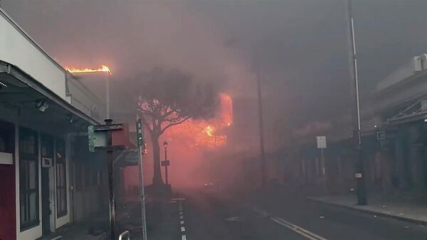 У огромном пожару на Хавајима уништен већи део града Лахаина - Sputnik Србија