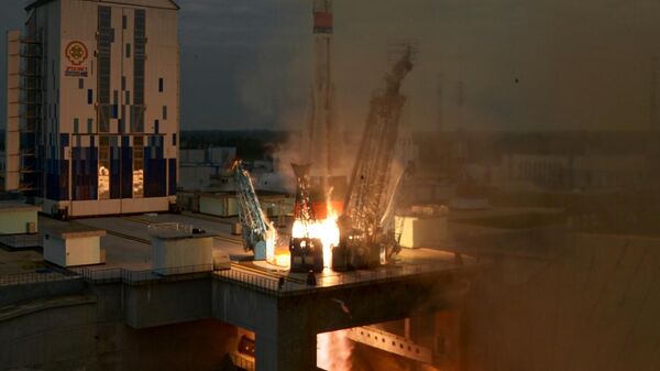 Nakon devet minuta gornji stepen rakete „Fregat“ sa međuplanetarnom stanicom „Luna-25“ odvojio se od trećeg stepena rakete i izašao na orbitu oko Zemlje. - Sputnik Srbija