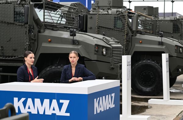 Štand kompanije Kamaz na Međunarodnom vojno-tehničkom forumu „Armija-2023“ u kongresno-izložbenom centru „Patriot“. - Sputnik Srbija