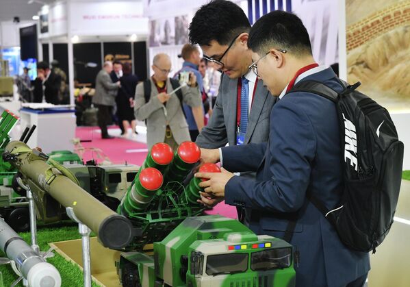 Макете војне опреме и наоружања на штанду Министарства одбране Кине на изложби у оквиру Међународног војно-техничког форума „Армија-2023“. - Sputnik Србија
