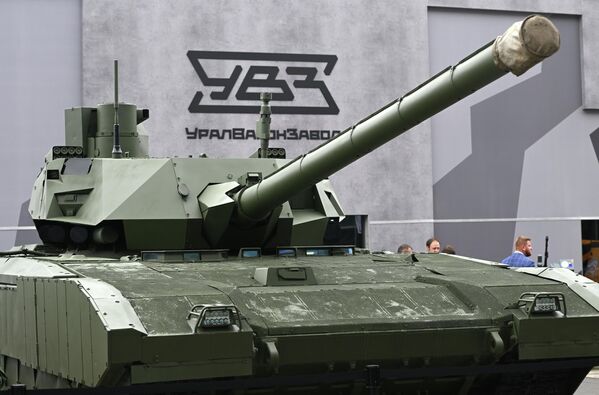 Tenk T-14 „Armata“ na štandu korporacije „Uralvagonzavod“ na Međunarodnom vojno-tehničkom forumu „Armija-2023“. - Sputnik Srbija