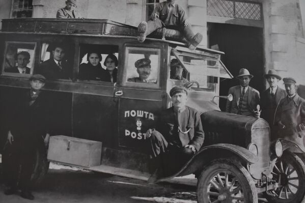 Poštansko vozilo je često pored, paketa, pisama i drugih pošiljki prevozilo putnike, trgovce, crkvene velikodostojnike, vojnike (detalj stalne postavke) - Sputnik Srbija