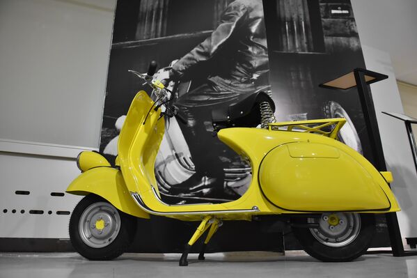 Jedna od tri vespe koje su koristili poštari u Beogradu, Zagrebu, Ljubljani za brzo dostavljanje poverljivih telegrama, pisama, paketa(najćešće između ministarstava). Orginalna boja vespe bila je bela. - Sputnik Srbija