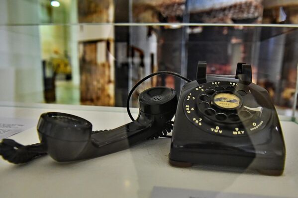 Jedan od telefona koji je koristi američki predsednik Ričard Nikson tokom svoje posete Jugoslaviji septembra 1970.  - Sputnik Srbija