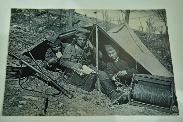 Vojna poljska telefonska centrala na frontu(detalj postavke) - Sputnik Srbija