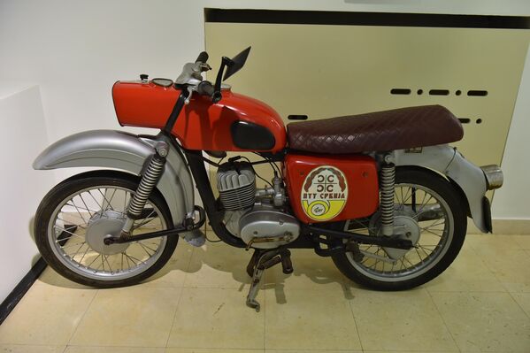 Poštari su često koristili razne vrste motocikala, naročito u udaljenim selima  - Sputnik Srbija