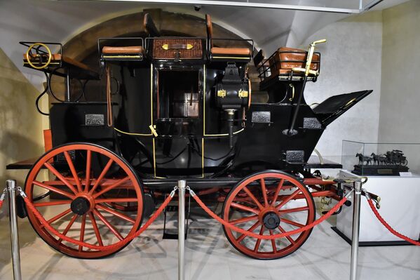 Poštanska kočija u Muzeju PTT u Beogradu zbog koje je morao biti srušen zid muzeja - Sputnik Srbija
