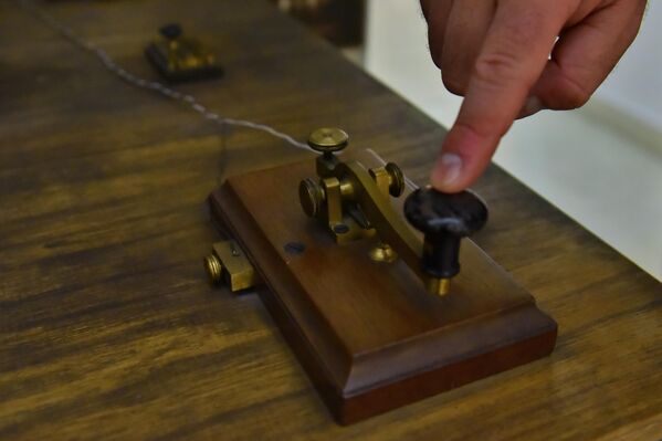 Prvu telegrafsku poruku je Morze poslao 1844. godine iz Vašingtona u Baltimor, a ona je glasila: Šta je Bog radio  - Sputnik Srbija