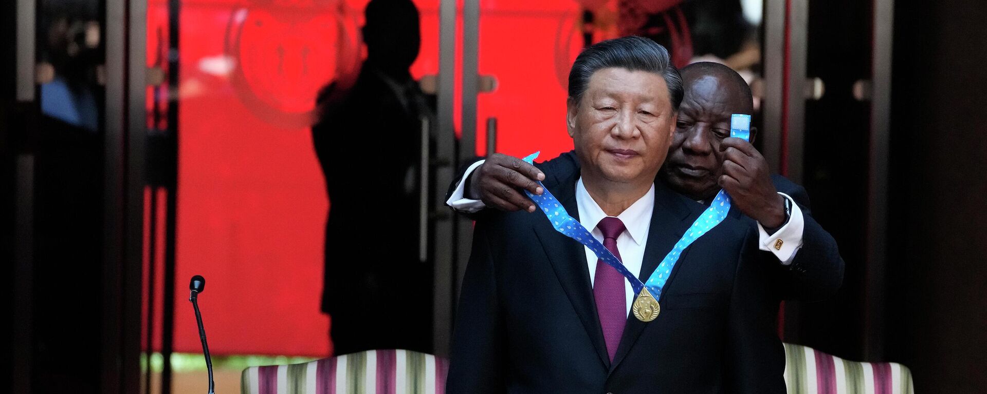 Председатель КНР Си Цзиньпин получает орден ЮАР Претории - Sputnik Србија, 1920, 23.08.2023