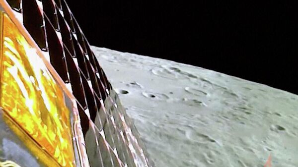 Površina Meseca snimljena sa indijske svemirske letelice „Čandrajan-3“ - Sputnik Srbija