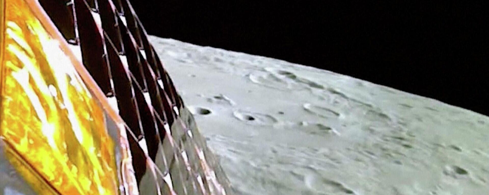 Površina Meseca snimljena sa indijske svemirske letelice „Čandrajan-3“ - Sputnik Srbija, 1920, 28.08.2023