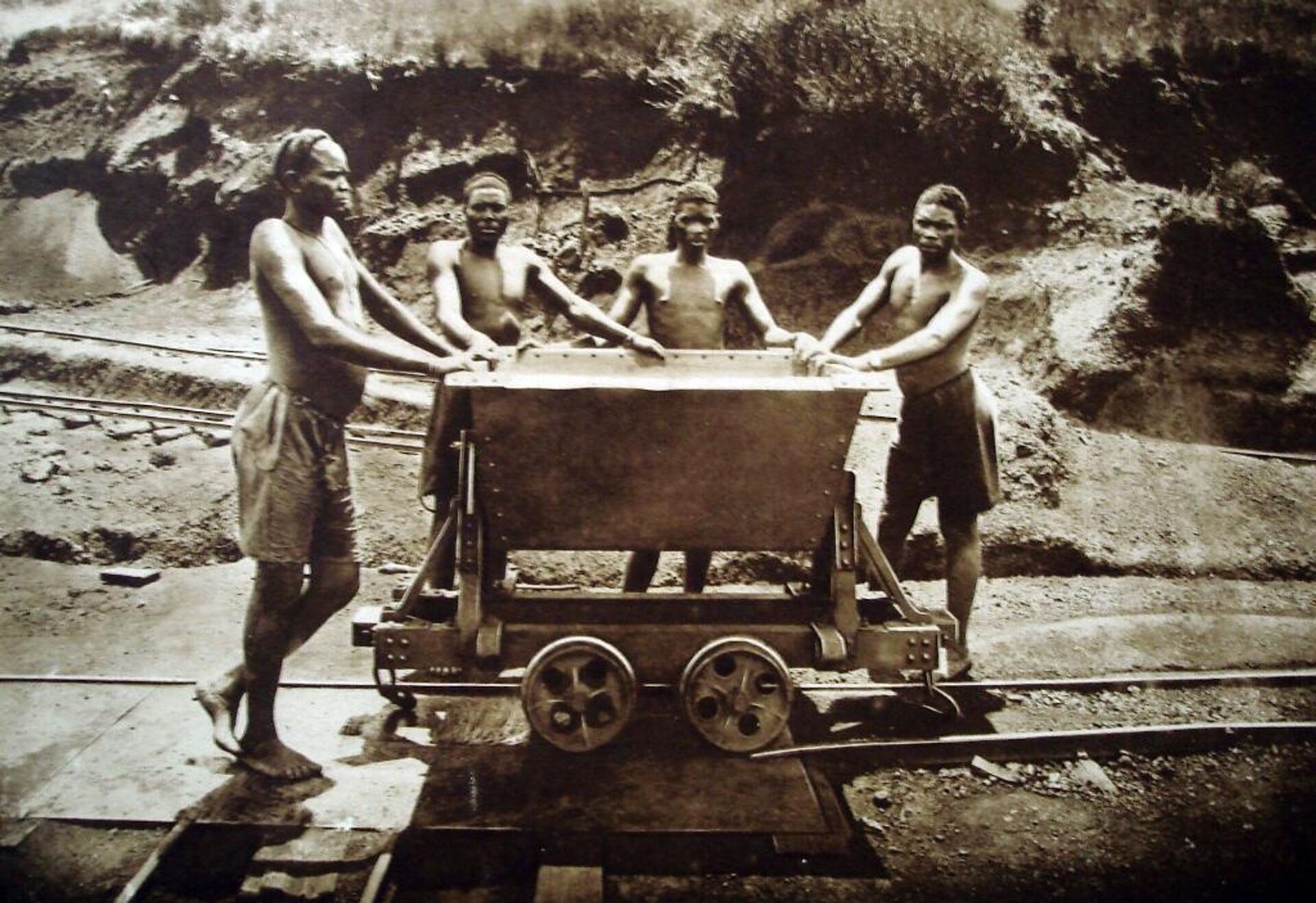 Рудари у Катанги око 1920. године - Sputnik Србија, 1920, 24.08.2023