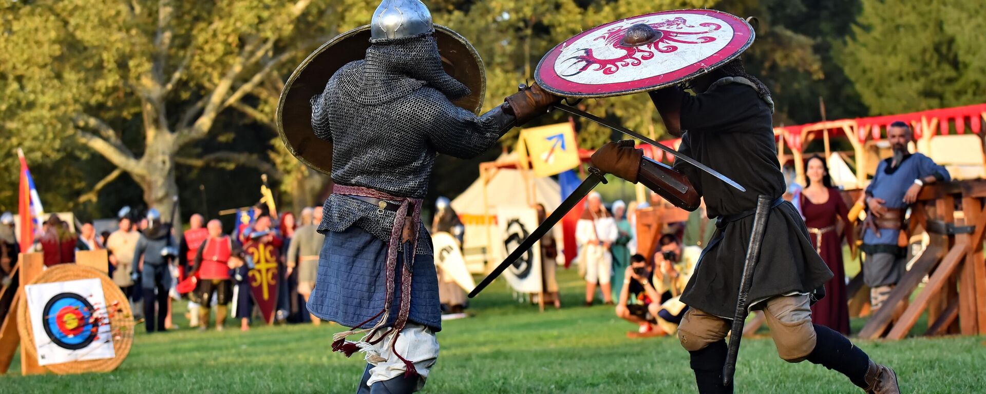 Međunarodni Srednjovekovni festival „Beli orlovi” se prvi put održava u Beogradu Međunarodni Srednjovekovni festival „Beli orlovi” se prvi put održava u Beogradu - Sputnik Srbija, 1920, 28.08.2023