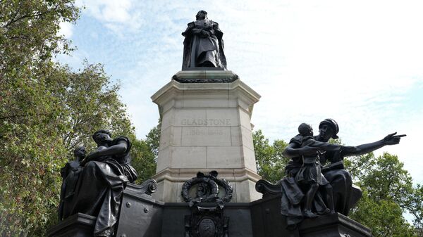 Споменик Вилијаму Гледстону у Лондону - Sputnik Србија