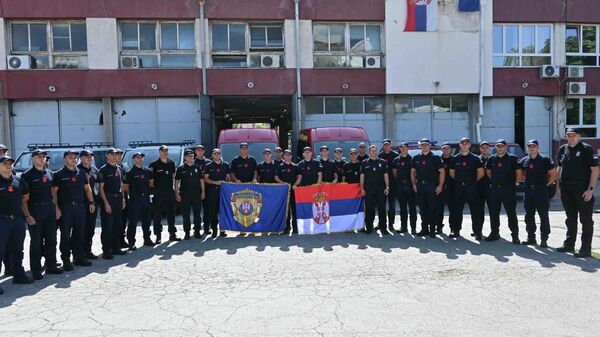 Србија упутила 30 ватрогасаца као помоћ у гашењу пожара у Грчкој - Sputnik Србија