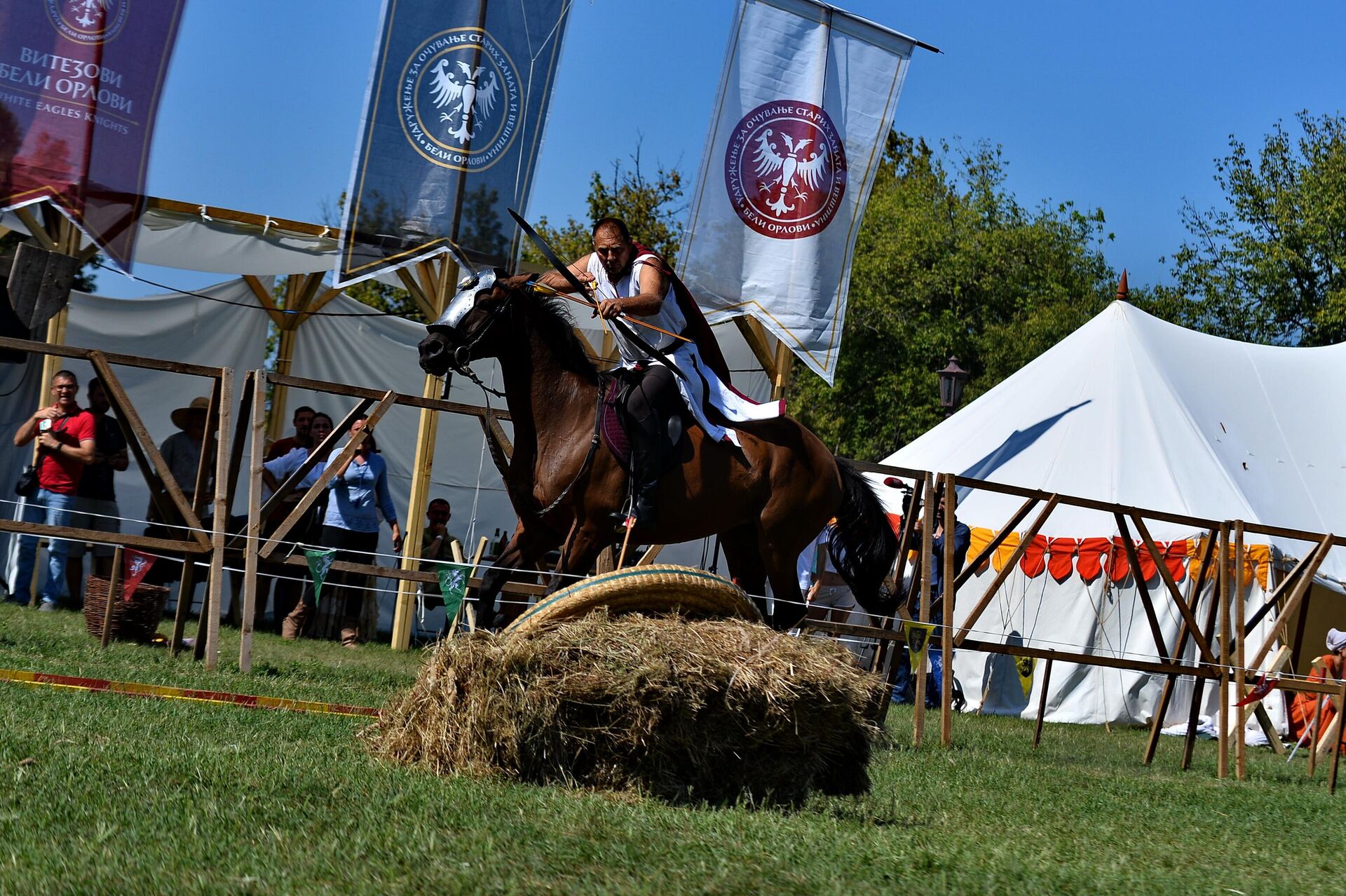 Gađanje lukom i strelom Gađanje lukom i strelom - Sputnik Srbija, 1920, 28.08.2023