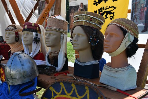 Kao i u srednjem veku, tako i sada su zanatlije i trgovci izneli šarenoliku ponudu svojih proizvoda. - Sputnik Srbija