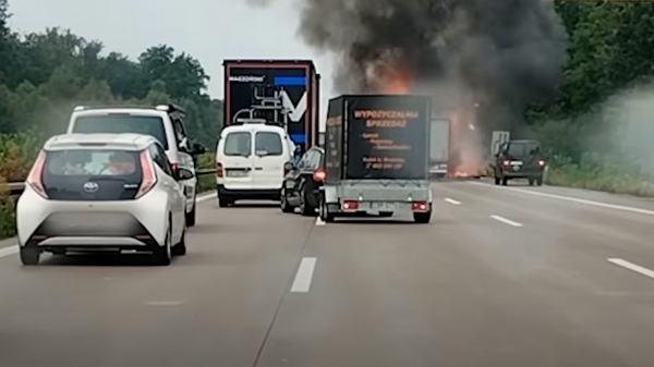 Eksplozije nakon sudara na auto-putu u Nemačkoj - Sputnik Srbija
