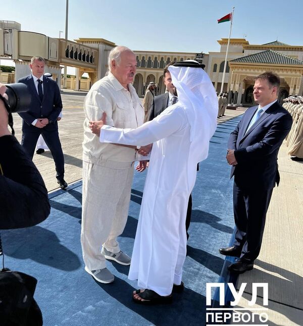 Белоруски лидер је два пута посетио Уједињене Арапске емирате где је имао неколико састанака и преговора. Разматране су следеће теме - безбедност и економија. Осим тога је било разговора и о инвестиционом пројекту „Северна обала“ који се реализује у Белорусији.  - Sputnik Србија