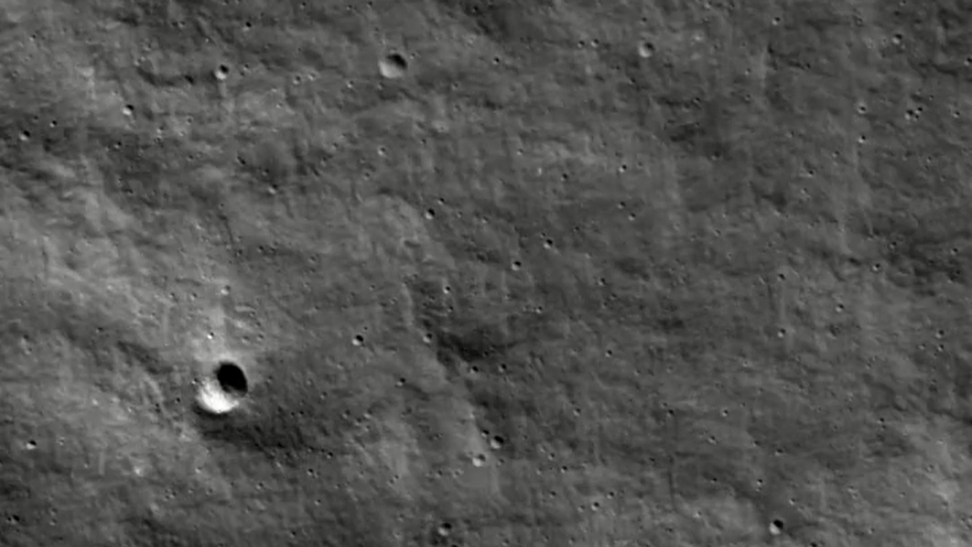 25 апреля луна. Луна 25 кратер. Место падения Луны-25 LRO. Крушение Луны 25. Фото NASA 1 июня 2022.