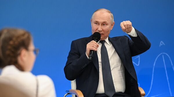 Руски председник Владимир Путин на отвореном часу - Sputnik Србија
