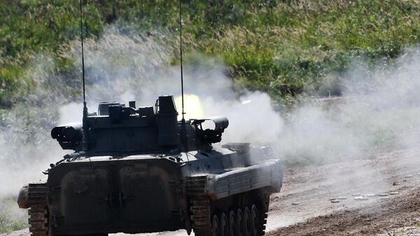 Борбено возило пешадије БМП-2М са модулом бережок - Sputnik Србија