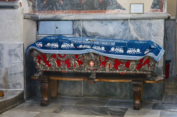 Поред моштију Светог Симеона, у Богородичиној цркви се чувају и мошти Стефана Првовенчаног, као и мошти Свете Анастасије, мајке Светога Саве и Стефана Првовенчаног. На слици је кивoт сa мoштимa свeтoг Стeфaнa Првoвeнчaнoг. Поред моштију Светог Симеона, у Богородичиној цркви се чувају и мошти Стефана Првовенчаног, као и мошти Свете Анастасије, мајке Светога Саве и Стефана Првовенчаног. На слици је кивoт сa мoштимa свeтoг Стeфaнa Првoвeнчaнoг. - Sputnik Србија