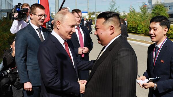 Predsednik Rusije Vladimir Putin i lider Severne Koreje Kim Džong Un na kosmodromu Vostočni - Sputnik Srbija