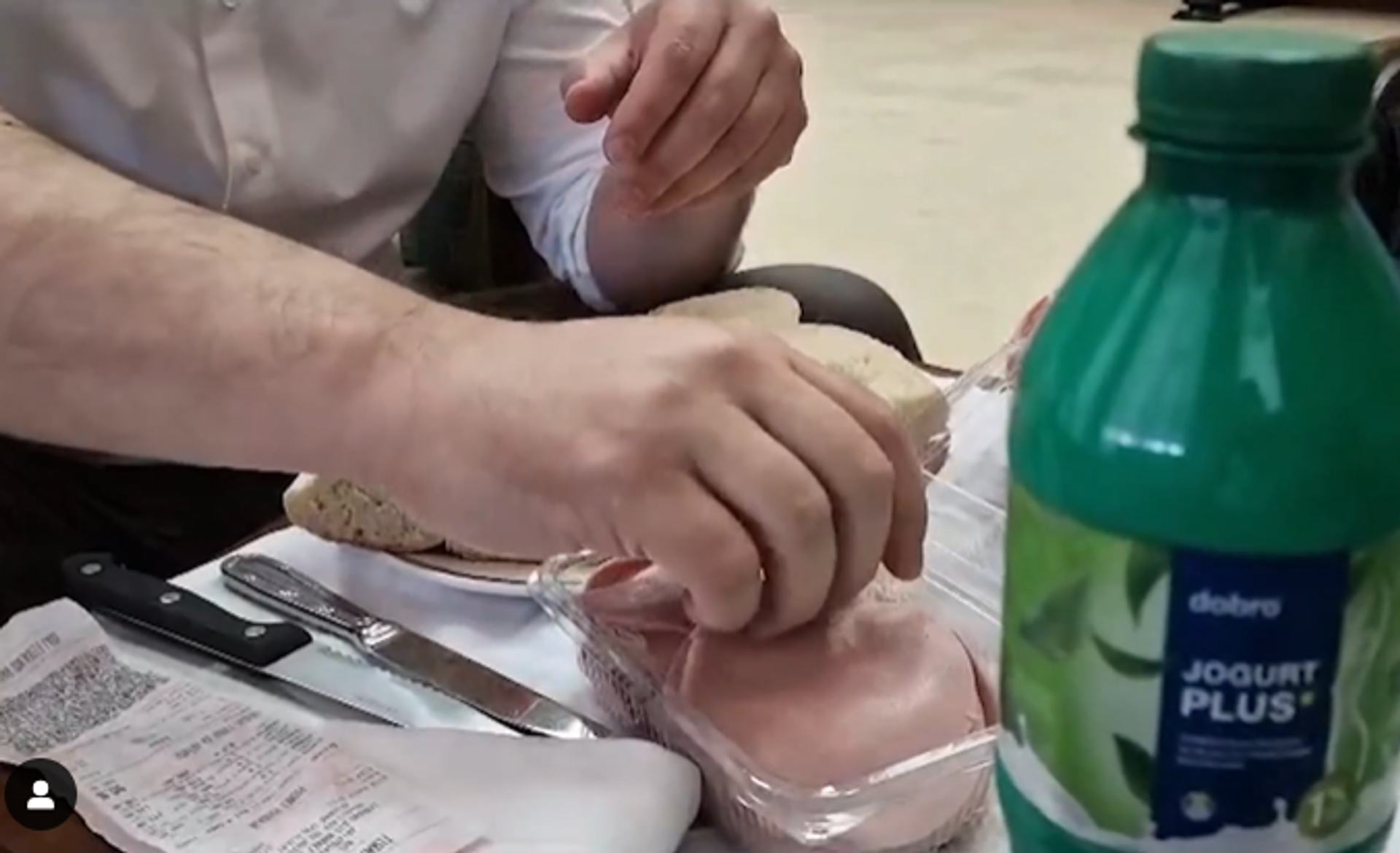 Predsednik Srbije Aleksandar Vučić doručkovao parizer i hleb - Sputnik Srbija, 1920, 13.09.2023