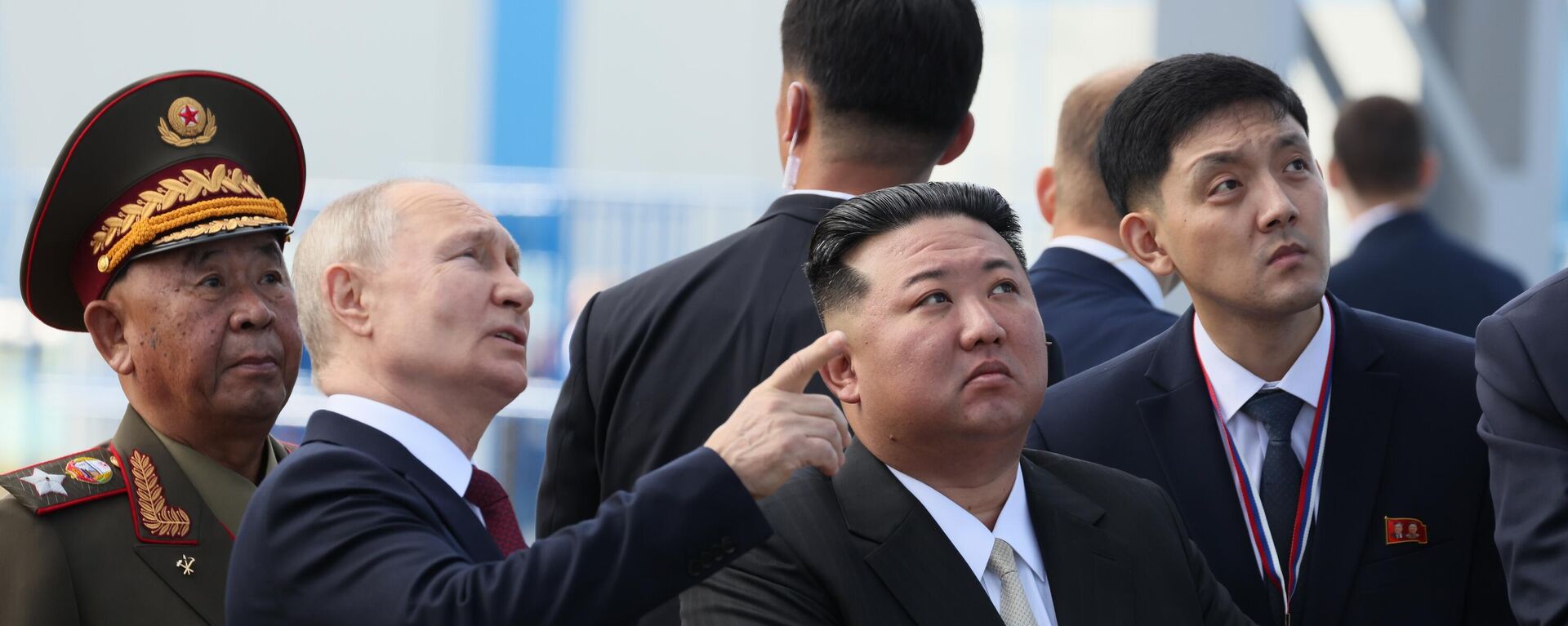 Председник Русије Владимир Путин и севернокорејски лидер Ким Џонг Ун на космодрому Восточни - Sputnik Србија, 1920, 13.09.2023