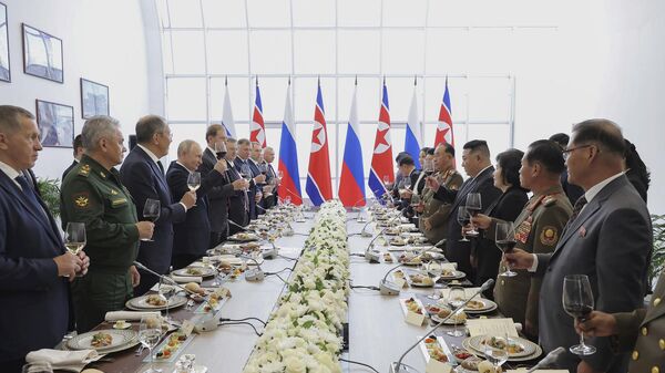 Свечани пријем који је приредио председник Русије Владимир Путин поводом посете севернокорејског лидера Ким Џонг Уна Русији - Sputnik Србија