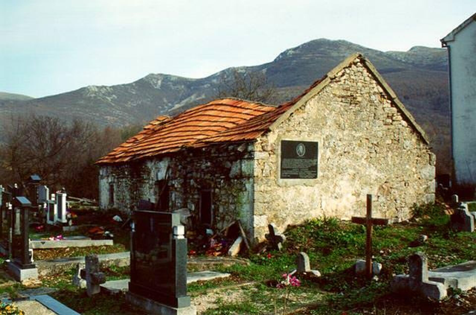 Кућа у којој је становао и прву школу у Плавну држао Доситеј Обрадовић, пре обнове - Sputnik Србија, 1920, 15.09.2023